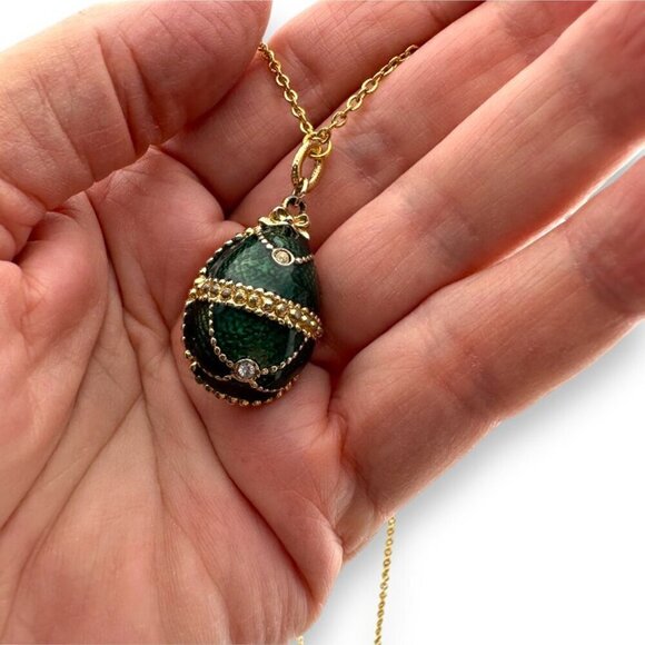 Green and Gold-tone Egg Necklace - Picture 6 of 13